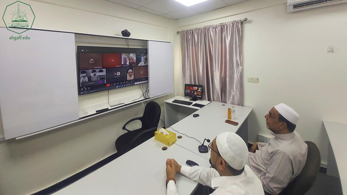 نائب رئيس جامعة الأحقاف يلتقي بخريجي الجامعة في ماليزيا بالتنسيق مع وحدة الخريجين بالجامعة