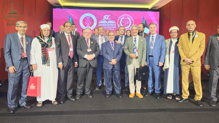 نائب رئيس جامعة الأحقاف يشارك في اعمال المؤتمر العام لاتحاد الجامعات العربية بالكويت