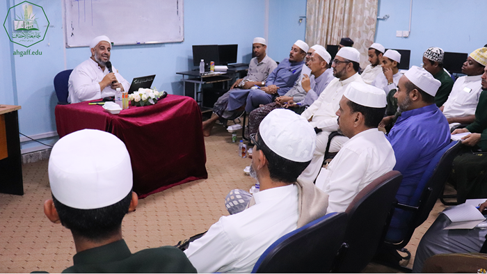 ورشة عمل عن استراتيجيات تدريس المواد النصية بجامعة الأحقاف بالمكلا
