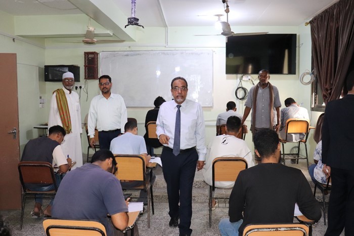 البروفيسور مكنون يُدشّن امتحانات الفصل الدراسي الأول للعام الجامعي 2025/2026
