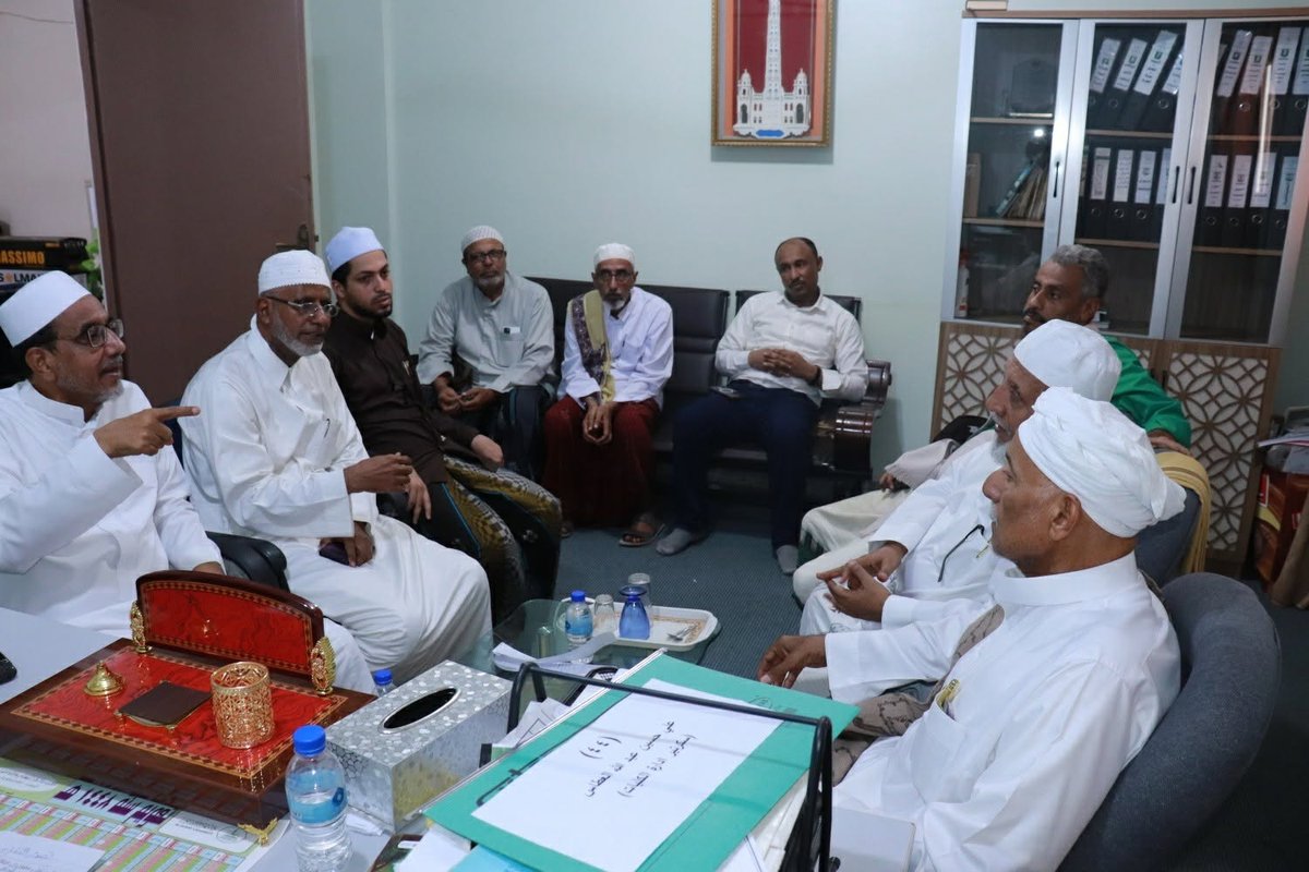 السيد عبدالله عمر العطاس يزور جامعة الأحقاف ويشيد بدورها العلمي والمجتمعي وجهود مؤسسها
