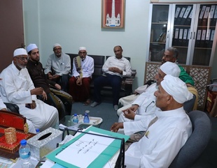 السيد عبدالله عمر العطاس يزور جامعة الأحقاف ويشيد بدورها العلمي والمجتمعي وجهود مؤسسها