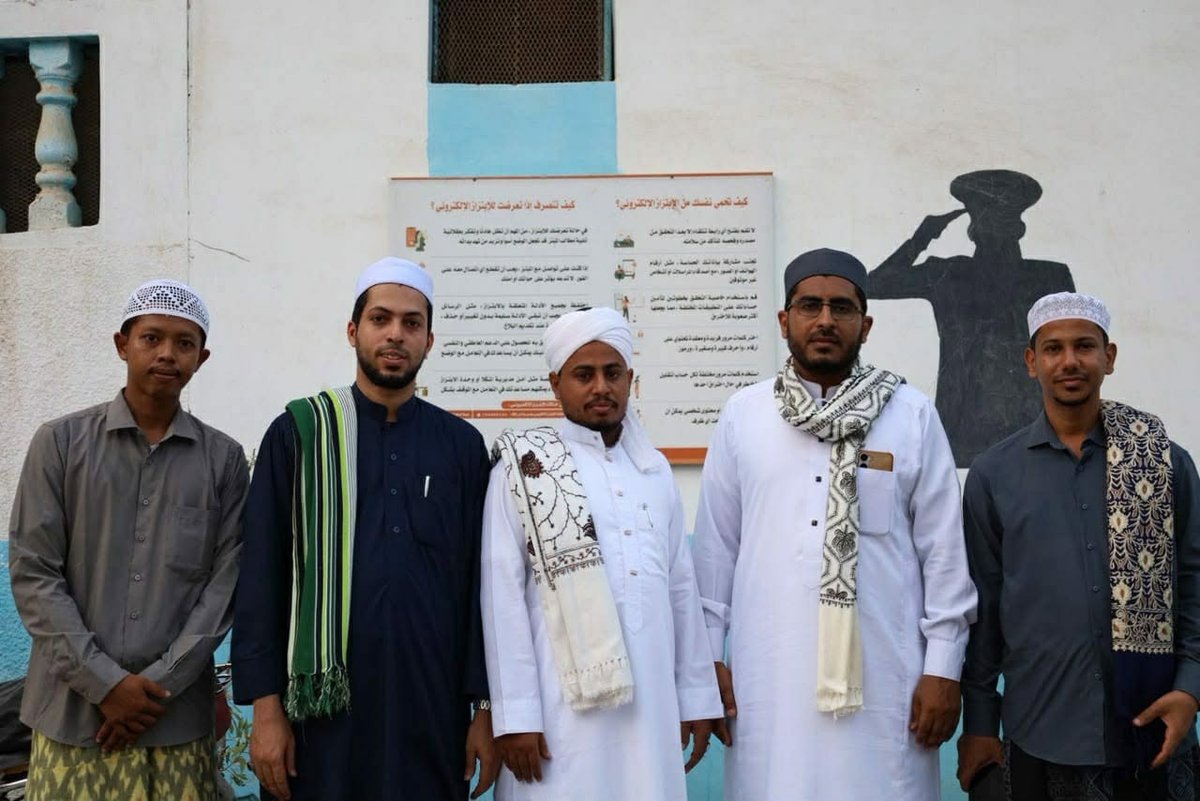 كلية العلوم الإسلامية بجامعة الأحقاف تنفذ برنامجاً توعوياً للمحتجزين بمركز أمن المكلا